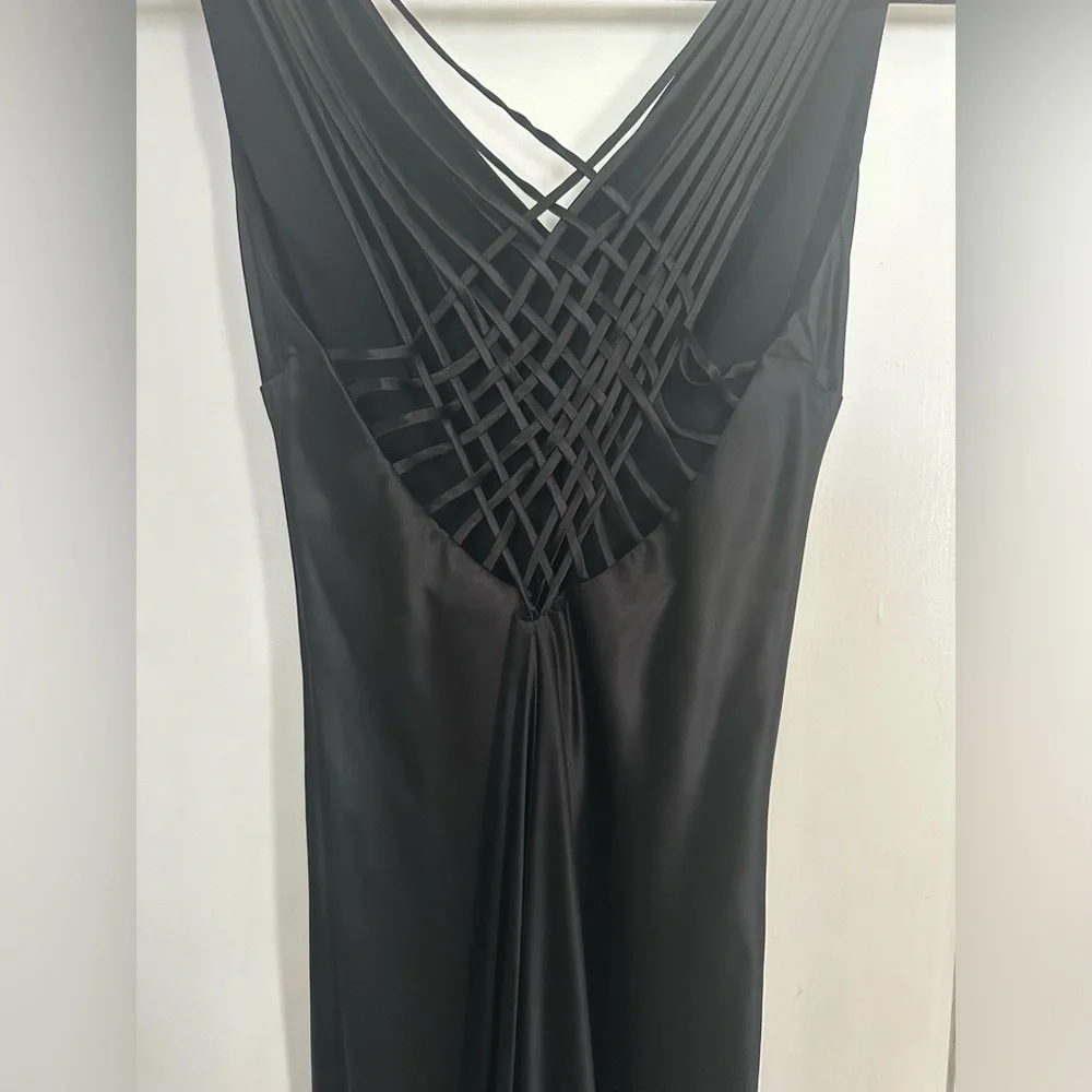 BCBG MaxAzria 100% Silk Black Maxi Dress Gown with Back Detail Sz 2 - Picture 3 of 5